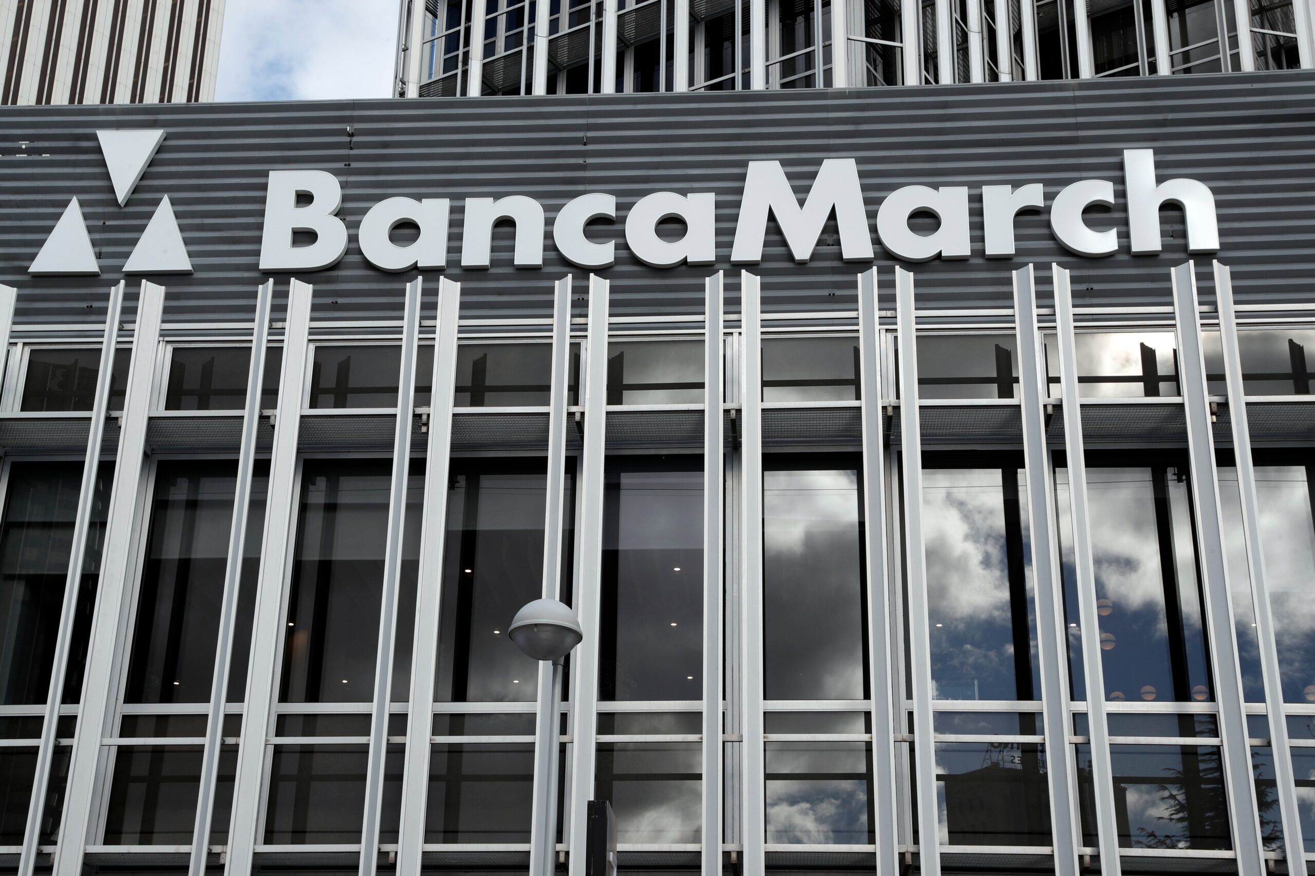 Banca March eleva su beneficio semestral hasta 195 millones gracias a Corporación Financiera Alba