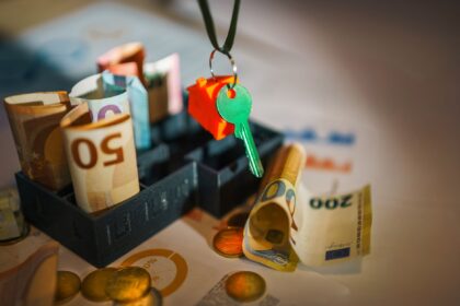 El FMI alerta del riesgo de un repunte brusco de las primas de riesgo por la inflación y la presión fiscal