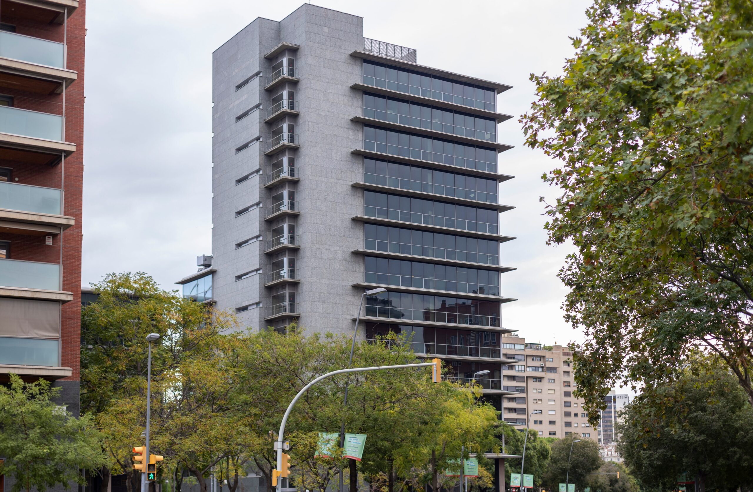 InmoCaixa negocia la adquisición de las Torres Sarrià de Barcelona por 130 millones