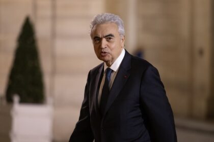 La AIE acelerará la liberación de reservas y prevé superar los 400 millones de barriles acordados en marzo