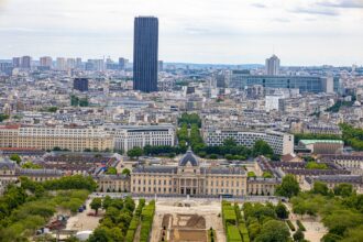 La Torre Montparnasse, entre el rechazo ciudadano y un millonario proyecto de renovación paralizado