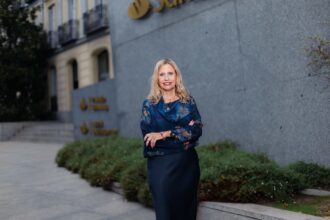 Lola Solana ve oportunidades en las small caps pese a su rezago frente a las grandes empresas