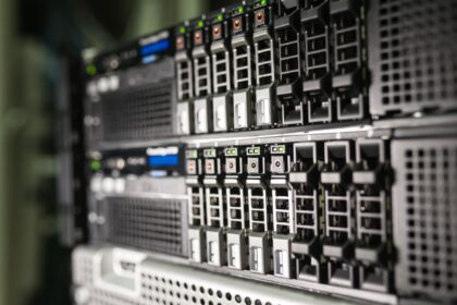 Los inversores se alejan de los centros de datos ante el deterioro de la deuda y la suspensión de OPV