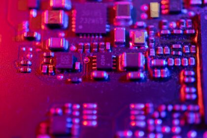 STMicroelectronics destaca en la Bolsa francesa en plena presión sobre los semiconductores